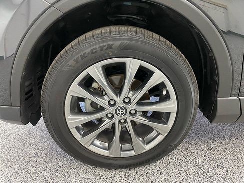 Used 2018 Toyota RAV4 Limited image 24