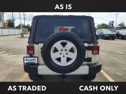 Used 2011 Jeep Wrangler Sahara w/ Connectivity Group AWD/4WD image 6