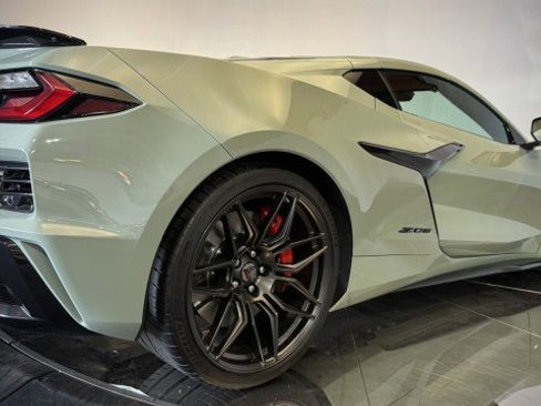 Used 2024 Chevrolet Corvette Z06 w/ Stealth Interior Trim Package RWD image 29