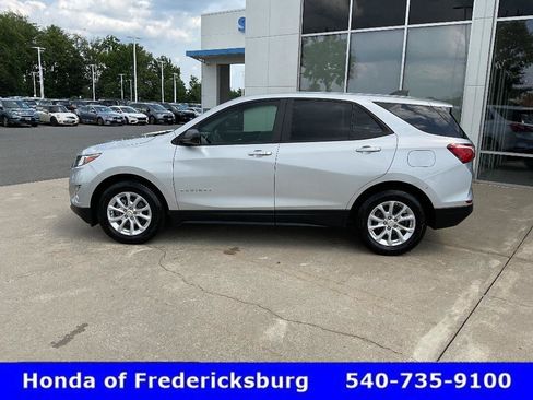 Used 2021 Chevrolet Equinox LS w/ LS Convenience Package FWD image 3