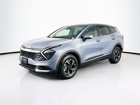 Used 2025 Kia Sportage LX image 3