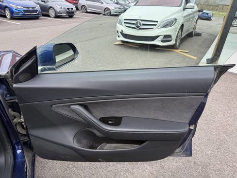 Used 2018 Tesla Model 3 Long Range image 16