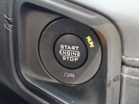 Used 2025 Jeep Wrangler Unlimited Rubicon AWD/4WD image 16