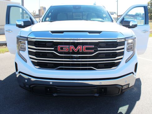 New 2026 GMC Sierra 1500 SLT image 22