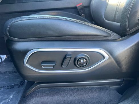 Used 2024 Jeep Wagoneer L Series II RWD image 29