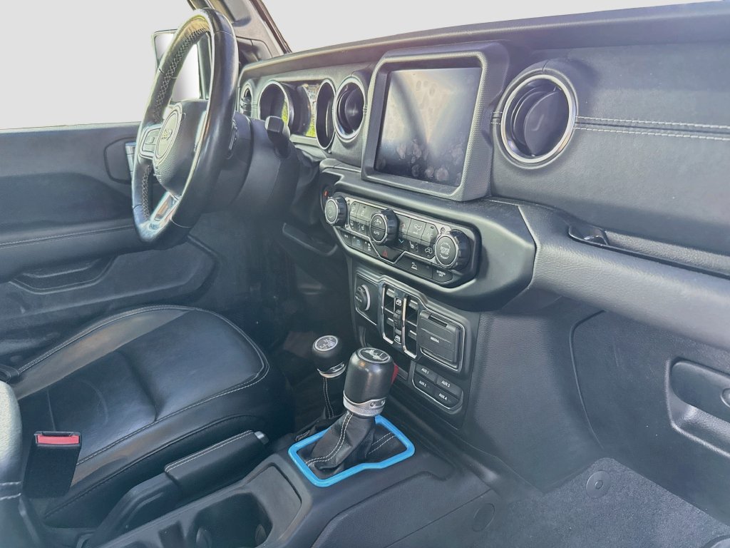 Used 2023 Jeep Wrangler Unlimited Sahara w/ Cold Weather Group AWD/4WD image 34
