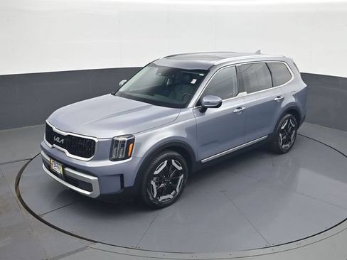 Used 2024 Kia Telluride EX w/ EX Captain's Chair Package AWD/4WD image 14