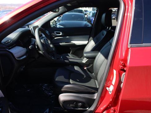 Used 2025 Jeep Compass Latitude w/ Convenience Group image 11