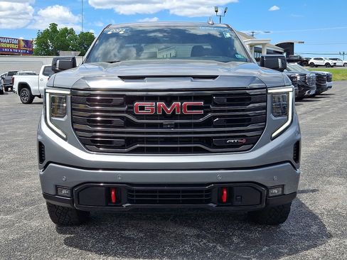 Used 2023 GMC Sierra 1500 AT4 w/ Technology Package AWD/4WD image 3