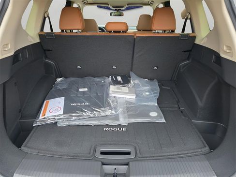 New 2026 Nissan Rogue Platinum image 8