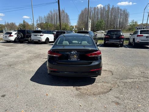 Used 2018 Hyundai Elantra SE FWD image 6