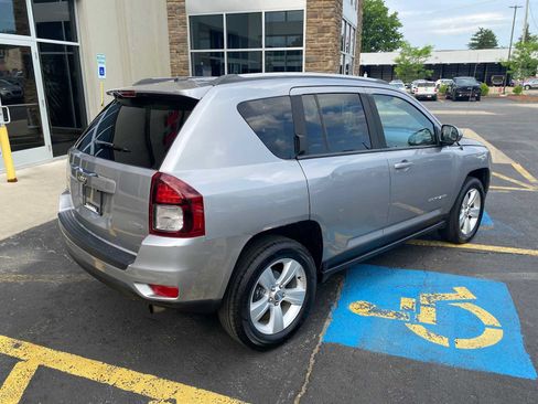 Used 2016 Jeep Compass Latitude AWD/4WD image 4