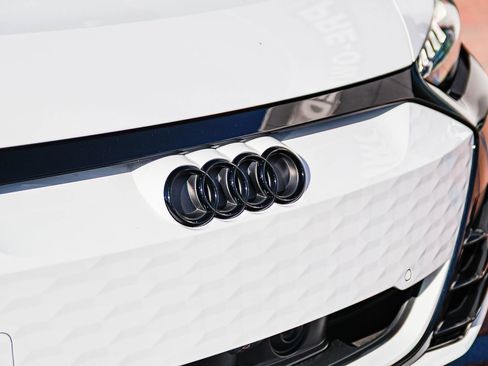 Used 2023 Audi e-tron GT Prestige image 11