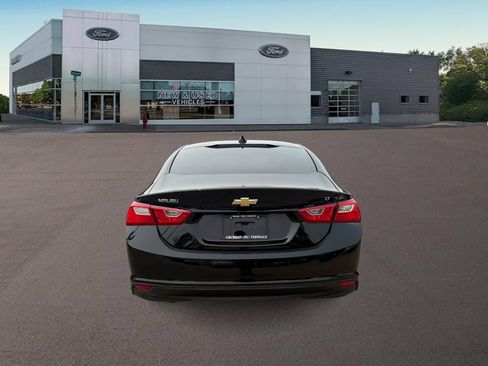 Used 2018 Chevrolet Malibu LT w/ Leather Package FWD image 8