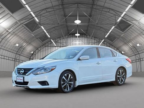 Used 2016 Nissan Altima 2.5 SR FWD image 3