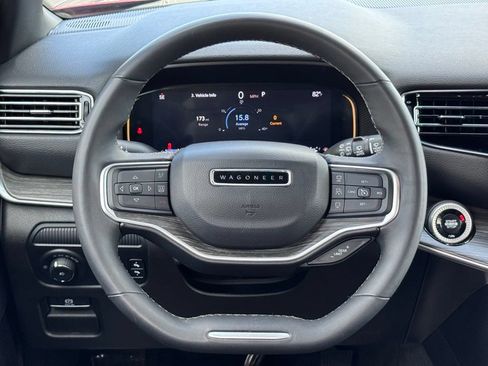 Used 2024 Jeep Wagoneer L Series II w/ Flexible Seating Group AWD/4WD image 7