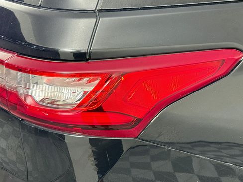 Used 2020 Chevrolet Traverse LS FWD image 32