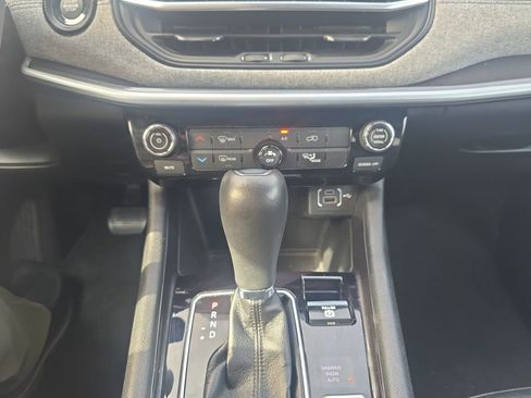 Used 2024 Jeep Compass Latitude AWD/4WD image 15