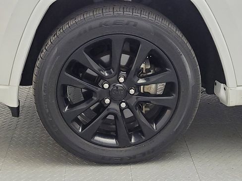 Used 2018 Jeep Grand Cherokee Altitude RWD image 31