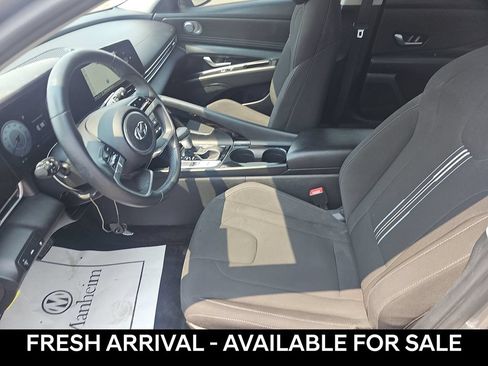 Used 2023 Hyundai Elantra SEL w/ Convenience Package FWD image 9