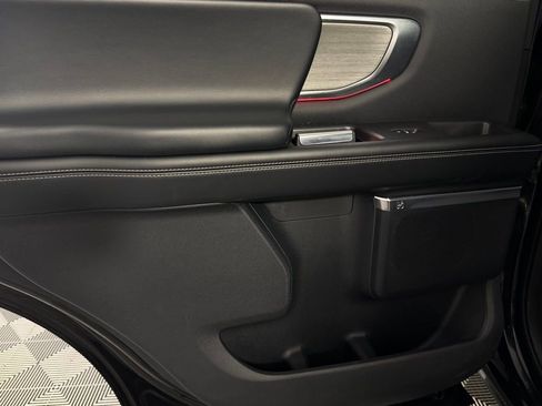 Used 2025 Ford Expedition Platinum image 28