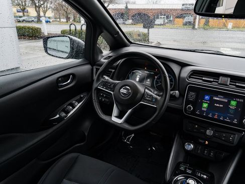 Used 2022 Nissan Leaf SV Plus image 11