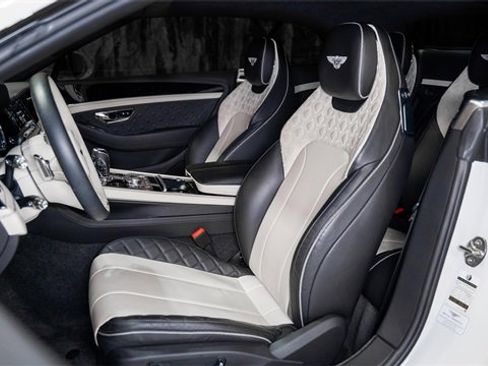 Used 2022 Bentley Continental GT image 2