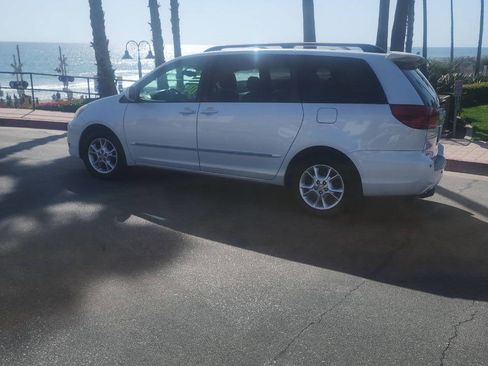Used 2004 Toyota Sienna XLE FWD image 1