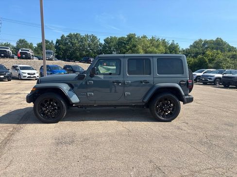 Used 2025 Jeep Wrangler Unlimited Sahara w/ Safety Group AWD/4WD image 2