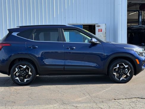 Used 2024 Kia Seltos EX AWD/4WD image 3