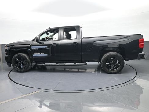 Used 2018 Chevrolet Silverado 1500 Custom w/ Custom Value Package image 3