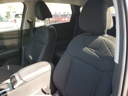 Used 2025 Hyundai Tucson SE FWD image 11