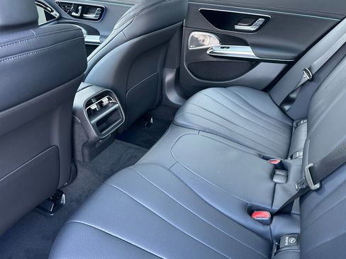 New 2026 Mercedes-Benz E 350 4MATIC Sedan image 12