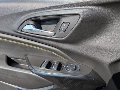 Used 2025 Chevrolet Trax LT FWD image 15