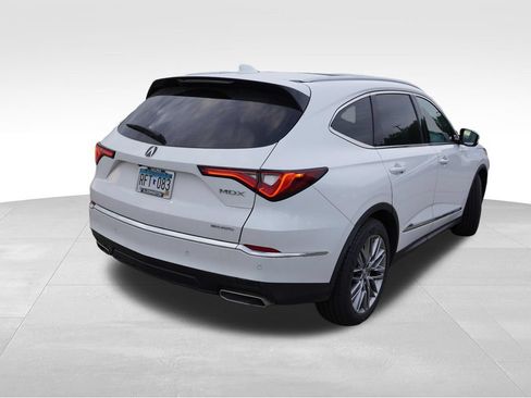 Used 2024 Acura MDX SH-AWD w/ Advance Package image 3