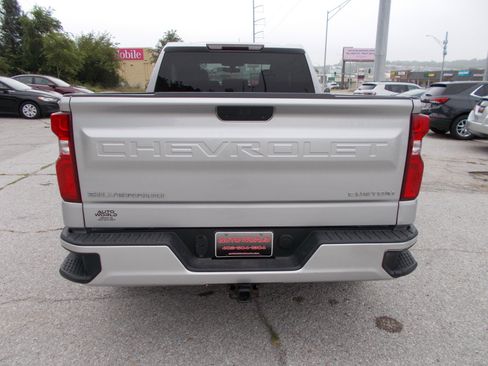 Used 2020 Chevrolet Silverado 1500 Custom w/ Custom Value Package AWD/4WD image 6