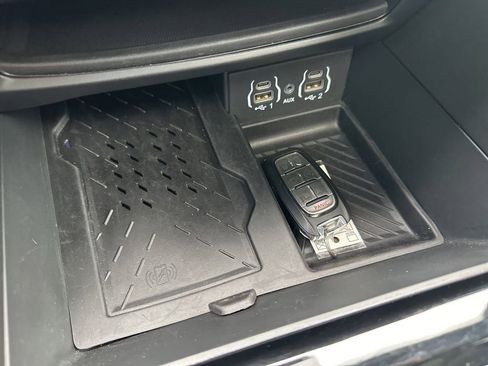 Used 2025 Chrysler Pacifica Limited image 29