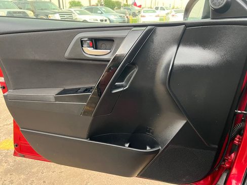 Used 2018 Toyota Corolla iM FWD image 19