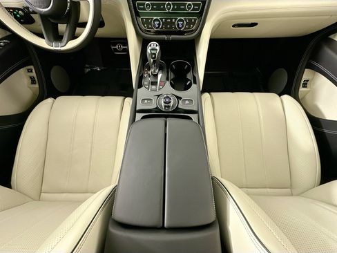 Certified 2021 Bentley Bentayga image 22
