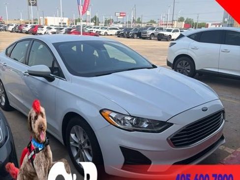 Used 2019 Ford Fusion SE FWD image 2