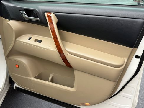 Used 2013 Toyota Highlander Limited image 14