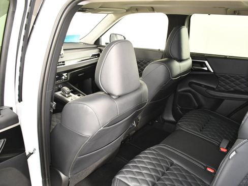 Used 2025 Mitsubishi Outlander SEL image 47