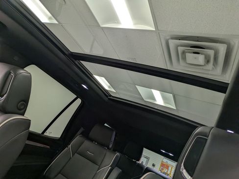 Used 2025 Cadillac Escalade Premium Luxury AWD/4WD image 21