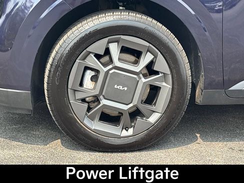 Certified 2025 Kia Carnival EX FWD image 11