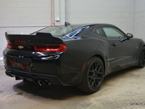 Used 2017 Chevrolet Camaro LT w/ Technology Package RWD image 5