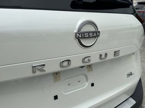 Used 2023 Nissan Rogue SL w/ SL Premium Package FWD image 9