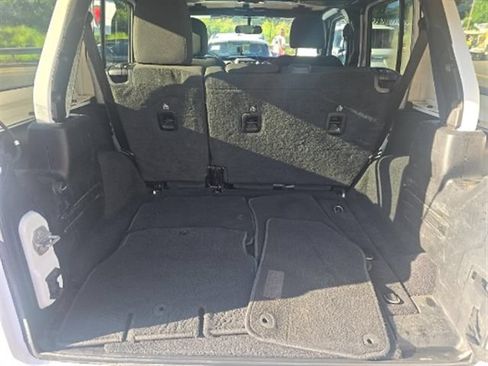 Used 2020 Jeep Wrangler Unlimited Sahara AWD/4WD image 6