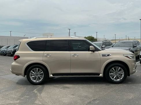 Used 2021 INFINITI QX80 Luxe w/ All-Season Package AWD/4WD image 2