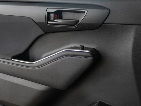 Used 2023 Toyota Highlander L image 22