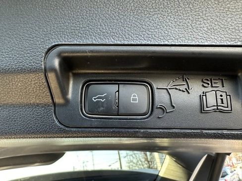 Used 2020 Ford Explorer XLT w/ Equipment Group 202A image 22